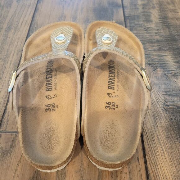 Birkenstock Gizeh Womens 36 US 5-5.5 Metallic ShimmeryGold T Strap Thong Sandals - Picture 4 of 9